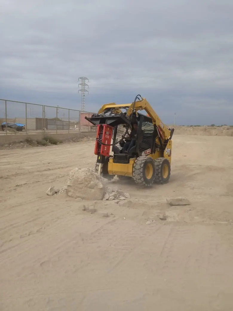 Aplicado en demolición, zanjeo, asfaltos y obras de saneamiento urbano.