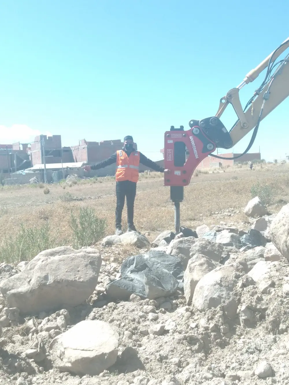 Aplicado en demolición, canteras y movimiento de tierras.