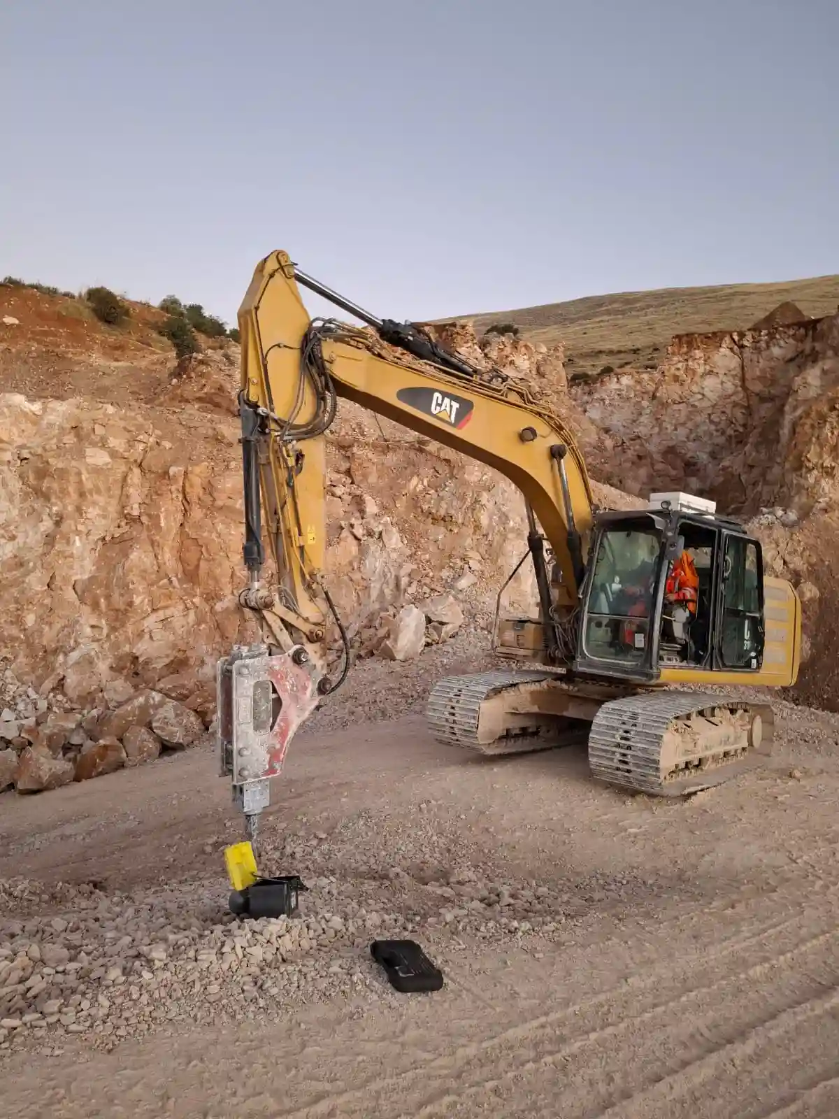 Aplicado en demolición, canteras y movimiento de tierras.