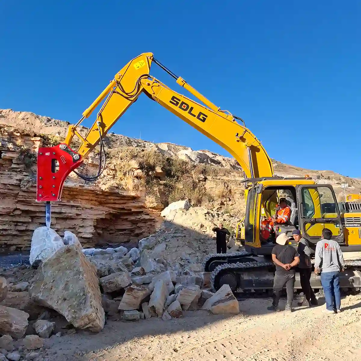 Aplicado en extracción de material, canteras y obras de infraestructura.