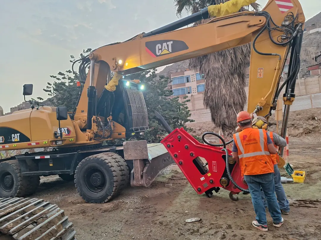 Aplicado en extracción de material, canteras y obras de infraestructura.