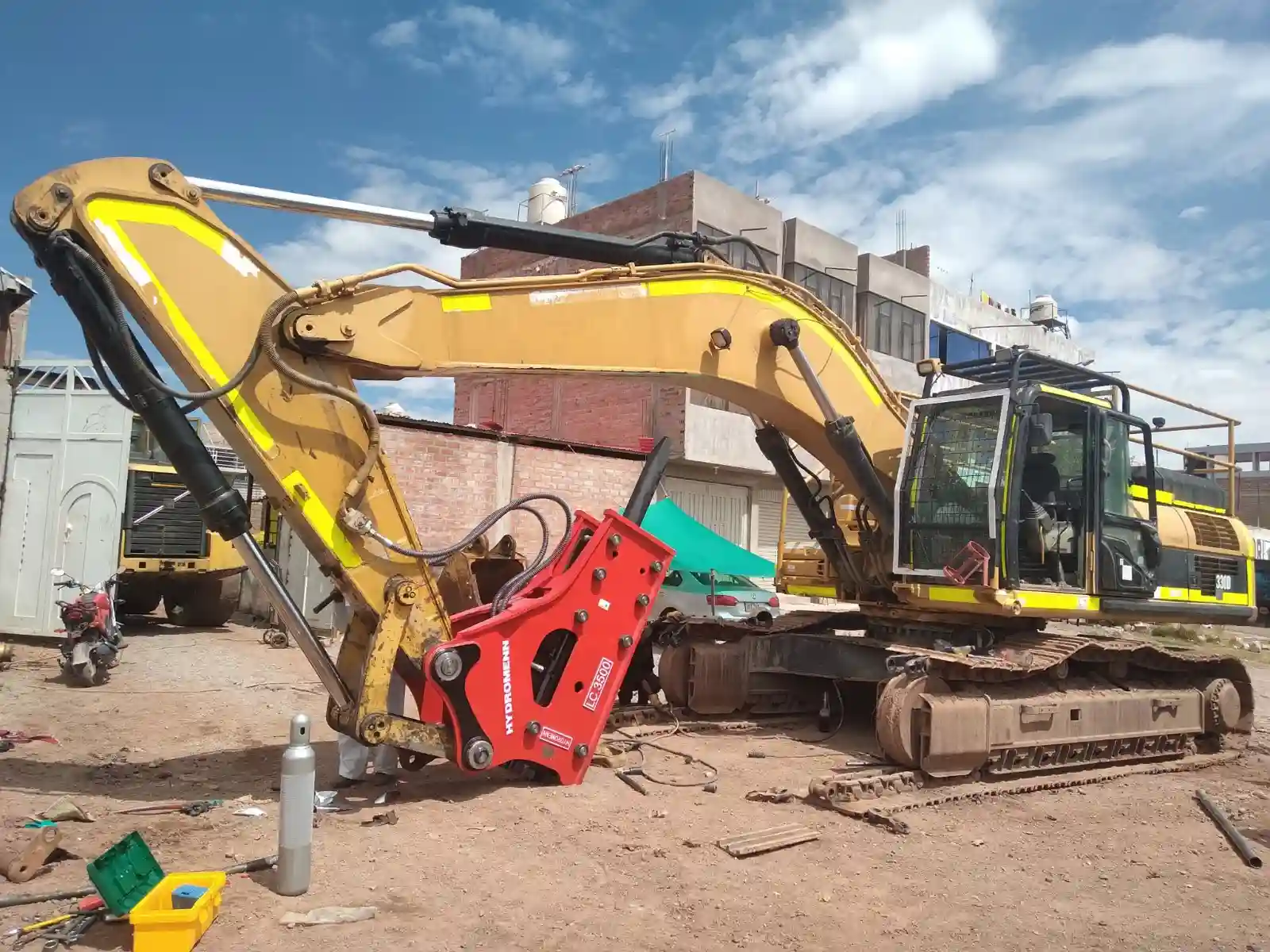 Aplicado en demolición masiva y obras de gran escala.